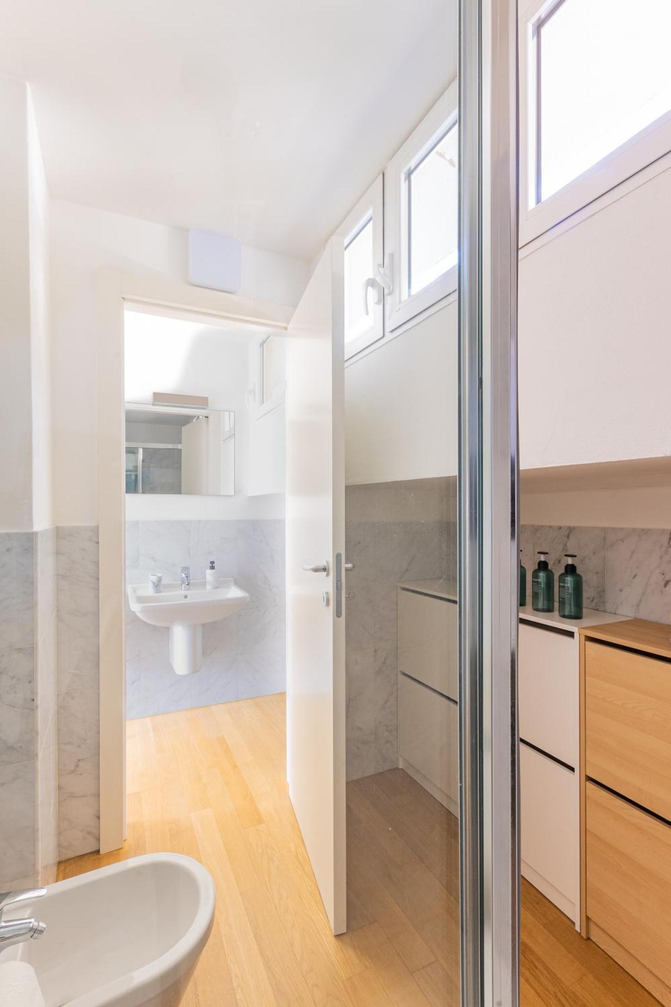Casa Madlen - Bright Attic With Marvelous View Apartment Campione dʼItalia Екстериор снимка