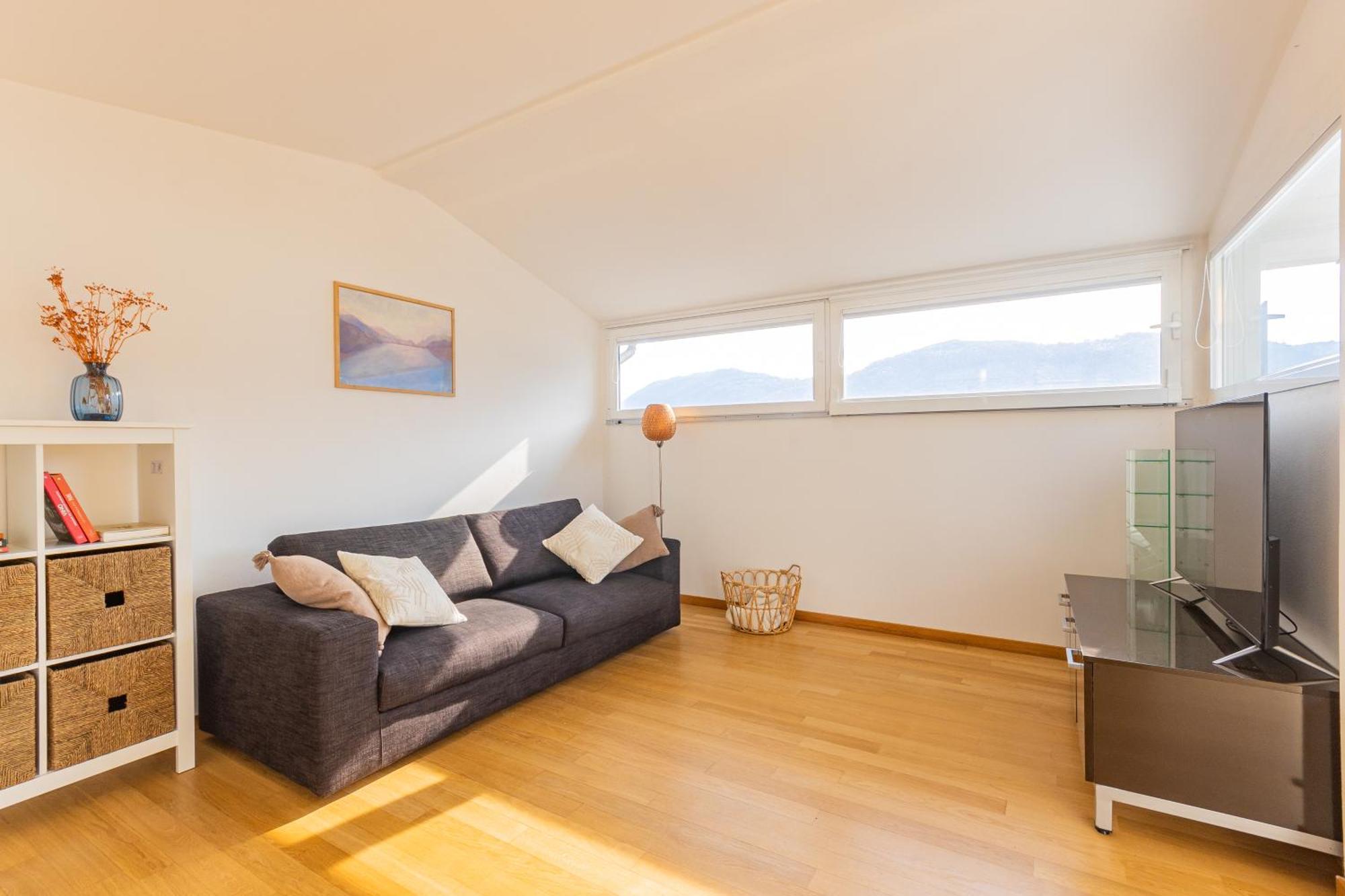Casa Madlen - Bright Attic With Marvelous View Apartment Campione dʼItalia Екстериор снимка