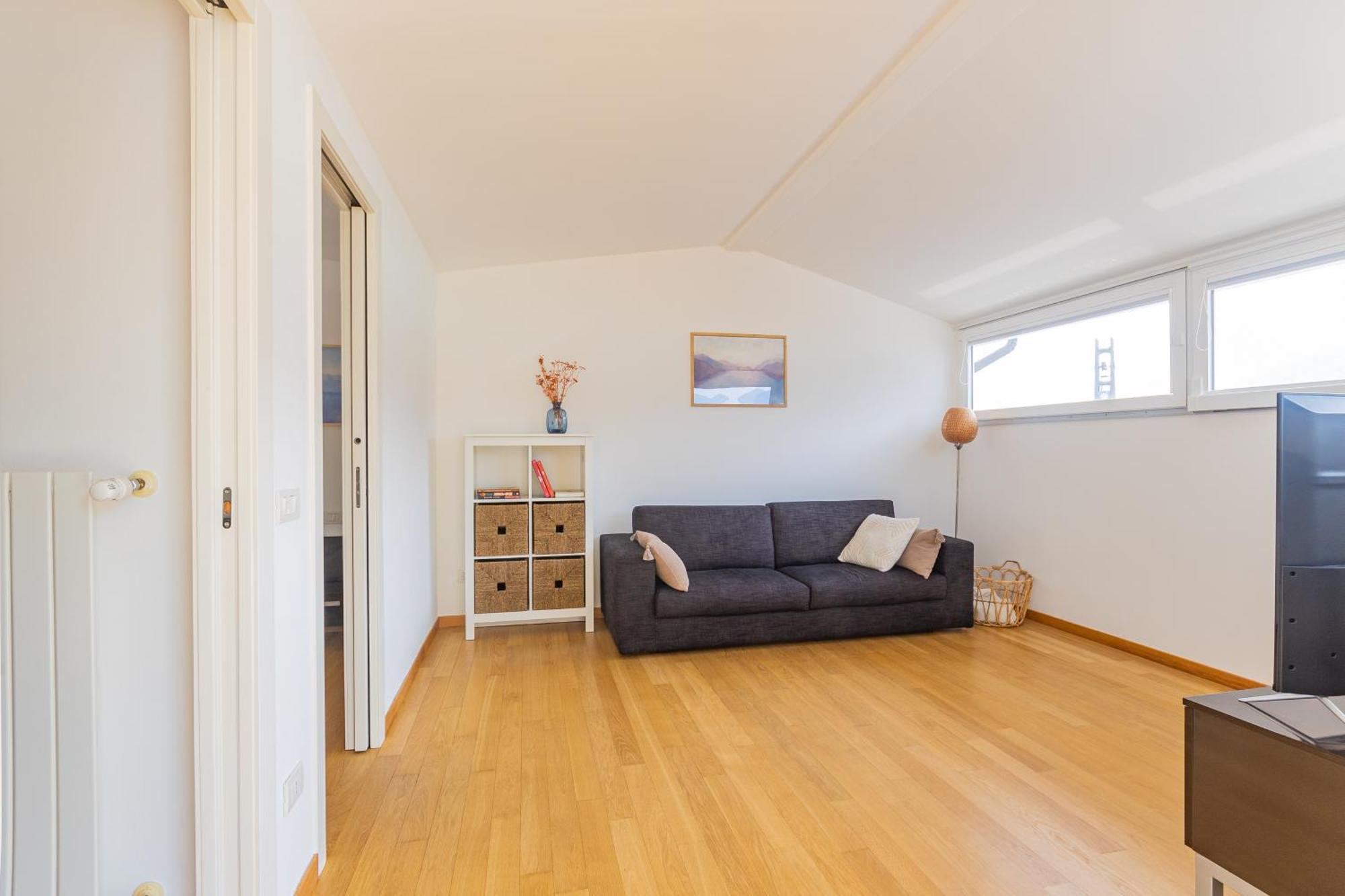 Casa Madlen - Bright Attic With Marvelous View Apartment Campione dʼItalia Екстериор снимка