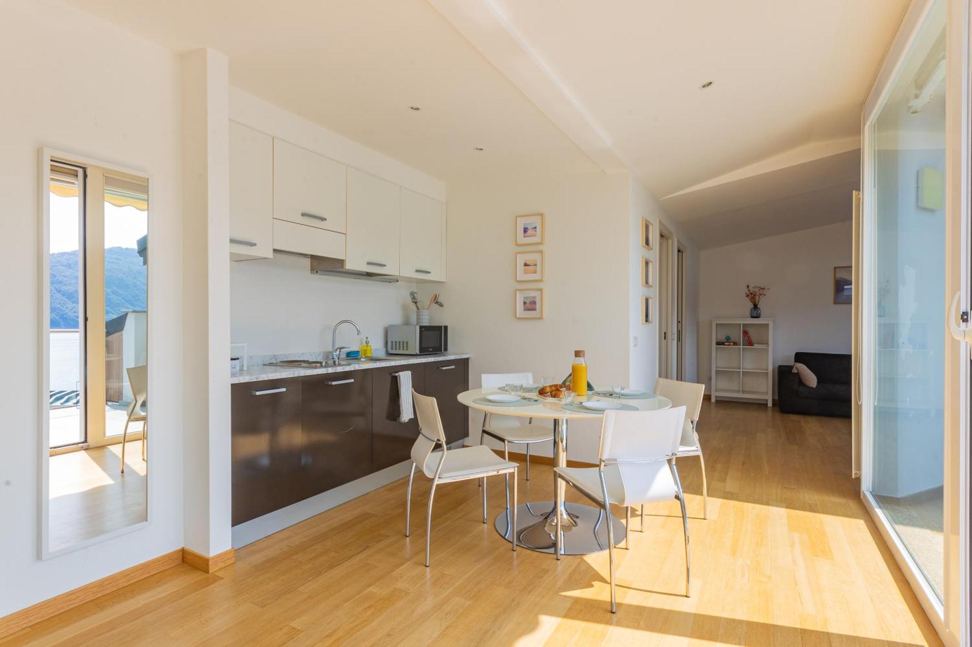 Casa Madlen - Bright Attic With Marvelous View Apartment Campione dʼItalia Екстериор снимка